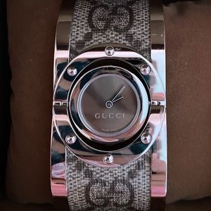 Gucci twirl bangle watch
